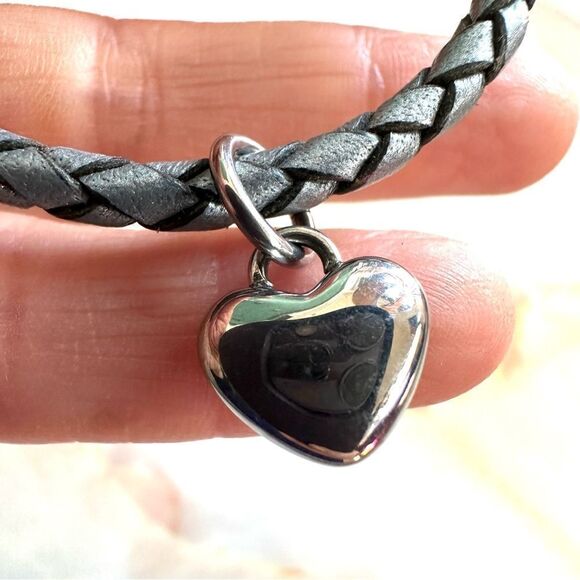 Grey heart charm bracelet - Picture 8 of 9